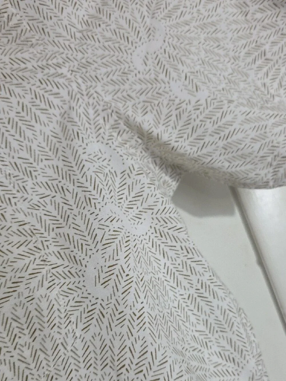 Banana Republic Men's Short Sleeve Button-Down in Cream Floral Pattern